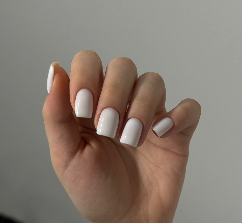 Маникюр с покрытием  -снятие,   -гигиенический маникюр ,   -укрепление,   -однотонное покрытие