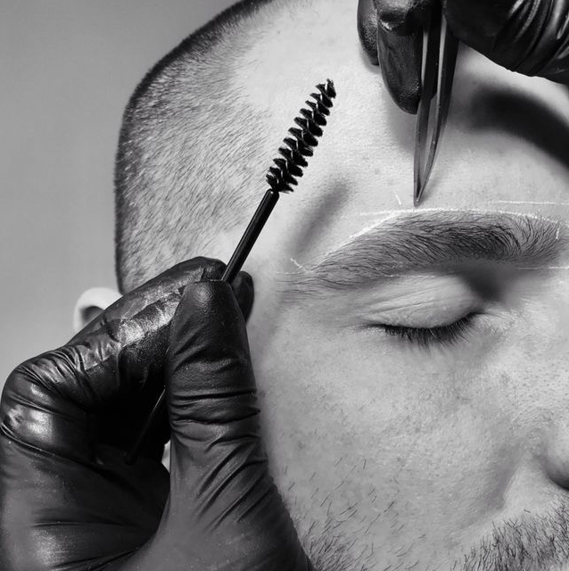 Мужская коррекция бровей
