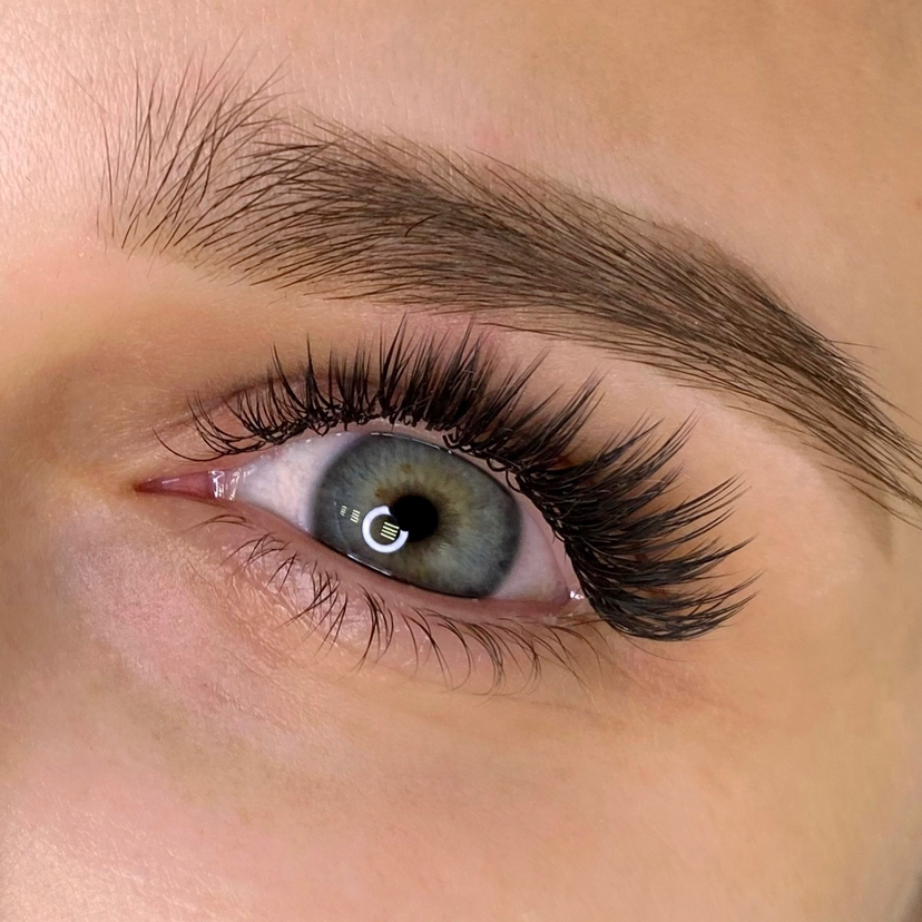 Коррекция ресниц «мокрый эффект» 3D