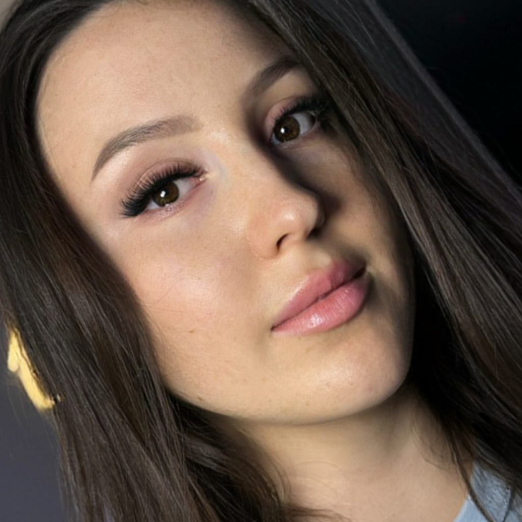 2D Объем наращивания ресниц : Ведущий мастер