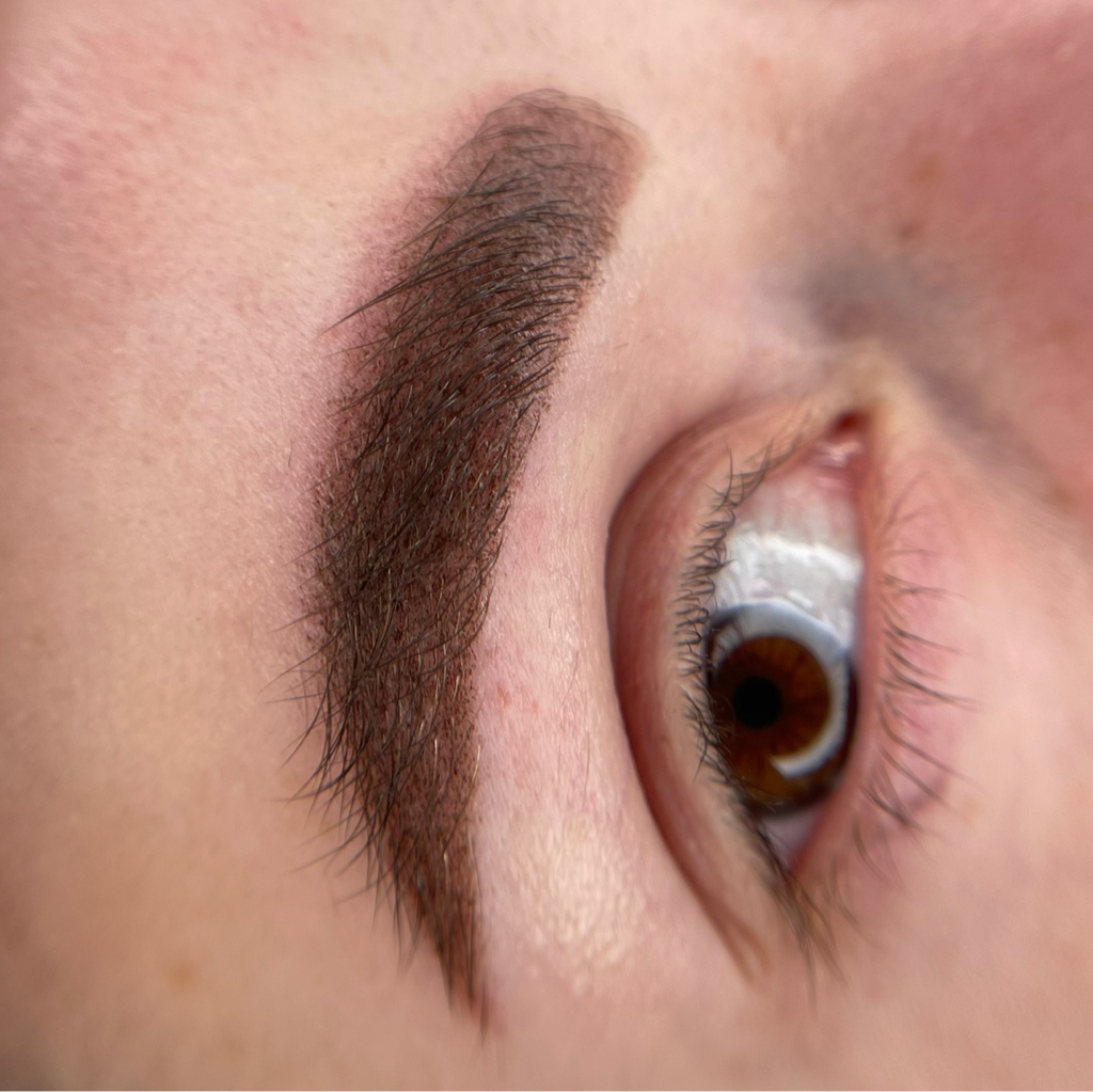 Перманентный макияж бровей