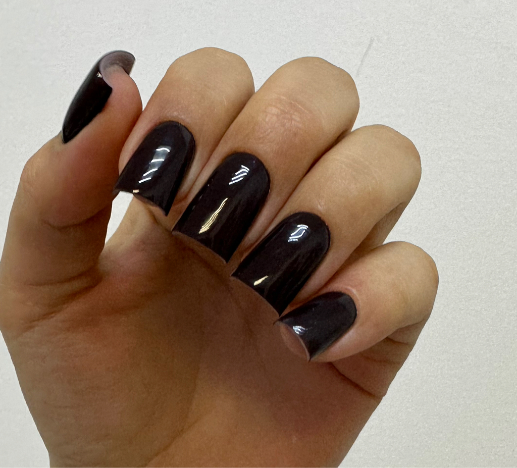 Маникюр с покрытием гелем (укрепление) однотонное