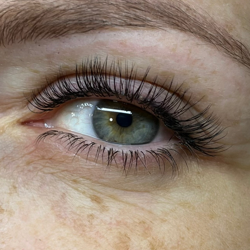 Нижние ресницы