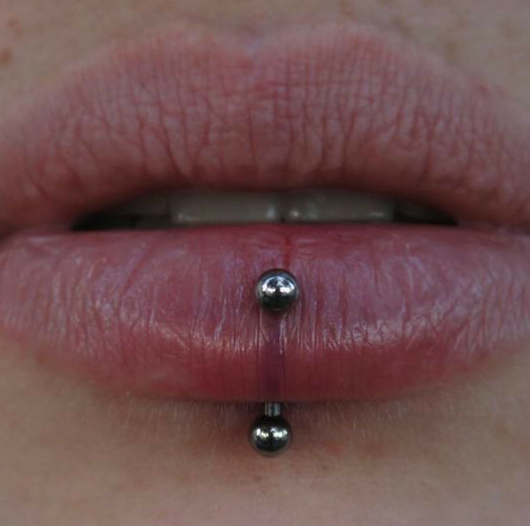Пирсинг губы