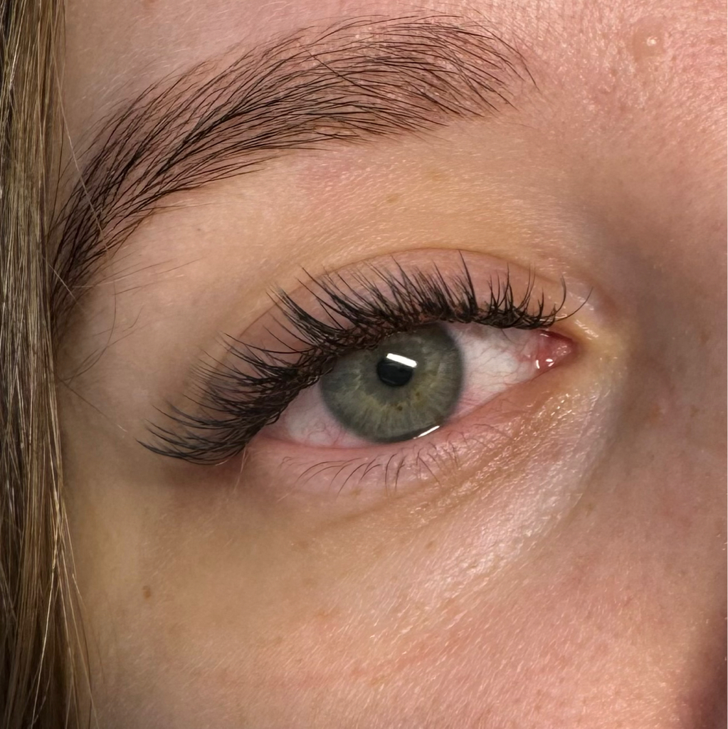 Наращивание ресниц «классика»