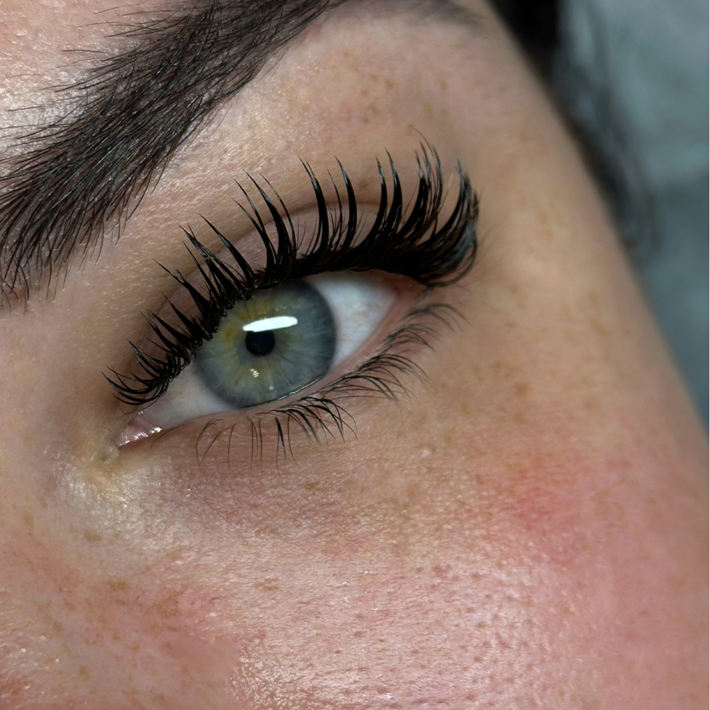 Наращивание нижних ресниц