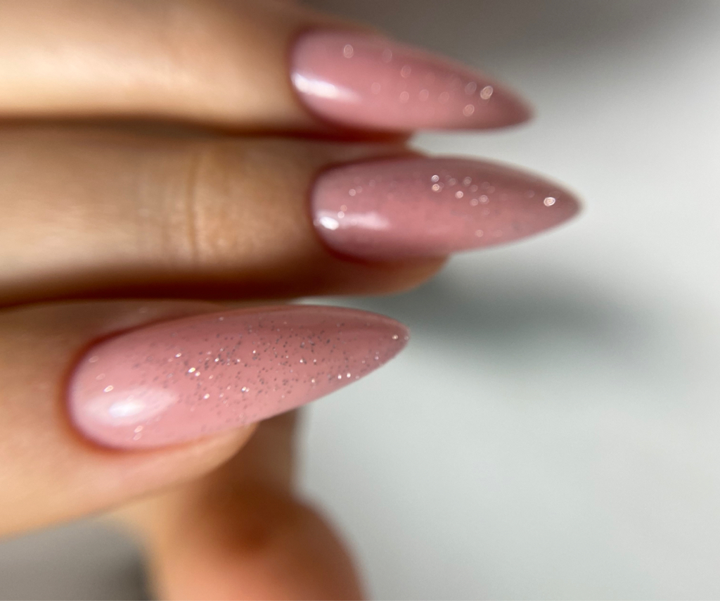 Наращивание акрилом под покрытие гель-лак (маникюр)