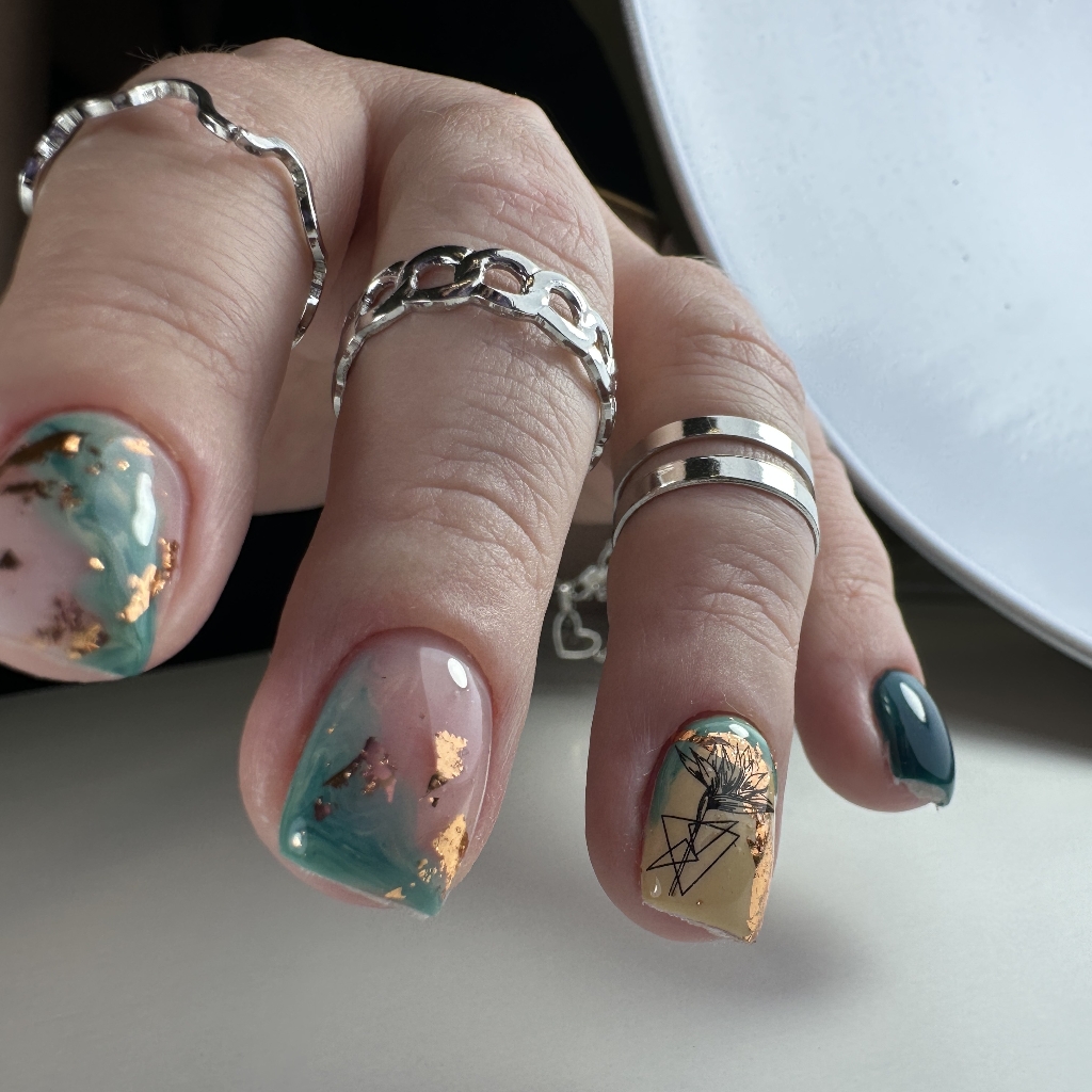 Маникюр с покрытием гель-лак