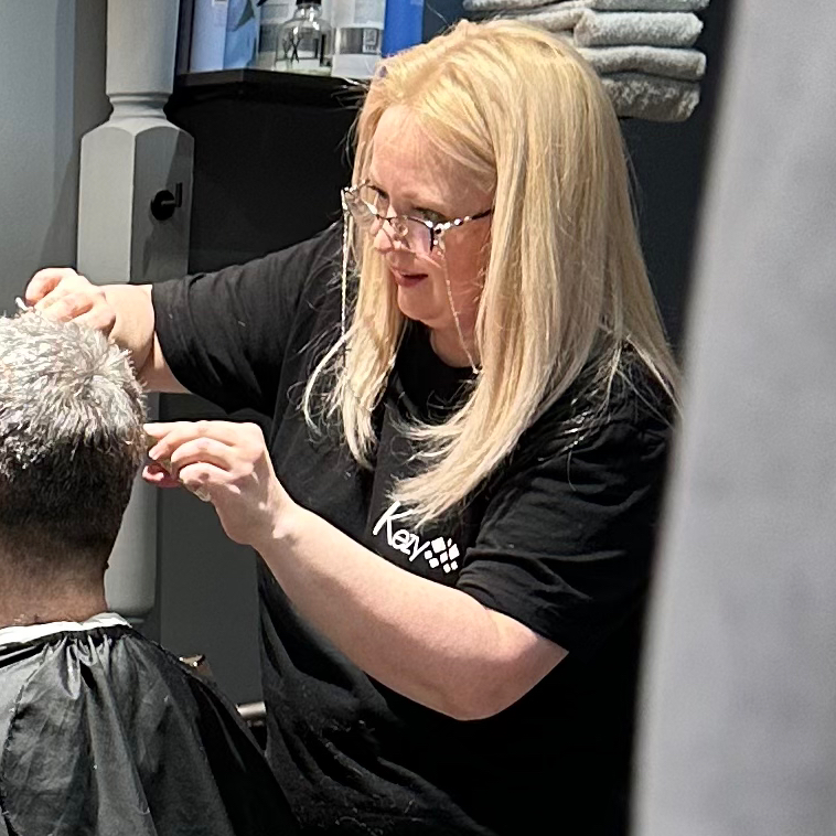 Стилист по волосам Марина