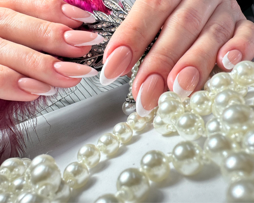 Маникюр с укреплением и покрытием гель лаком с дизайном