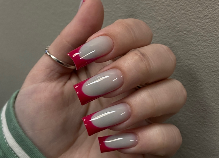 Коррекция наращенных ногтей (маникюр,  укрепление гелем). -300₽ от стоимости наращивания в зависимости от длины и состояния исходника. Смотреть прайс.