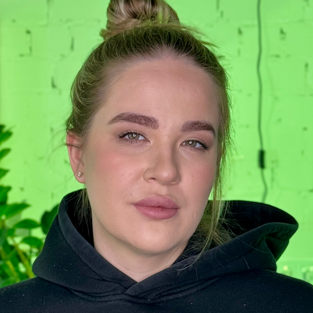 Осветление бровей (осветление и по желанию тонирование бровей)