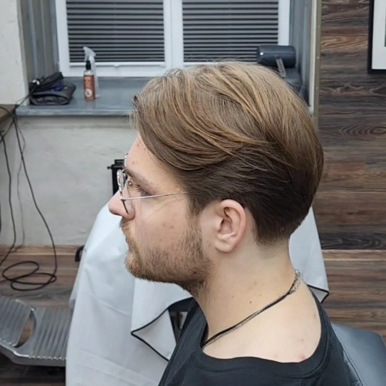 Барбер стрижка мужская удлиненная