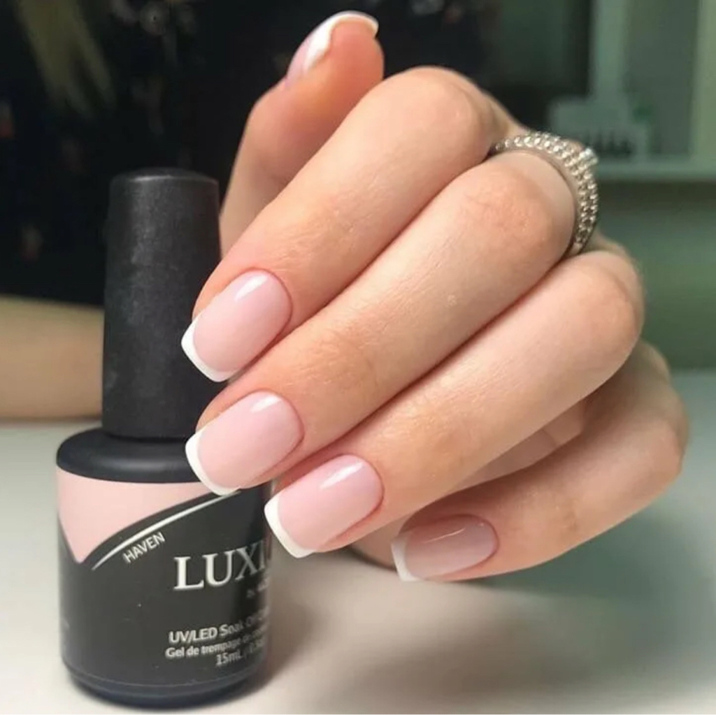 Маникюр с покрытием LUXIO