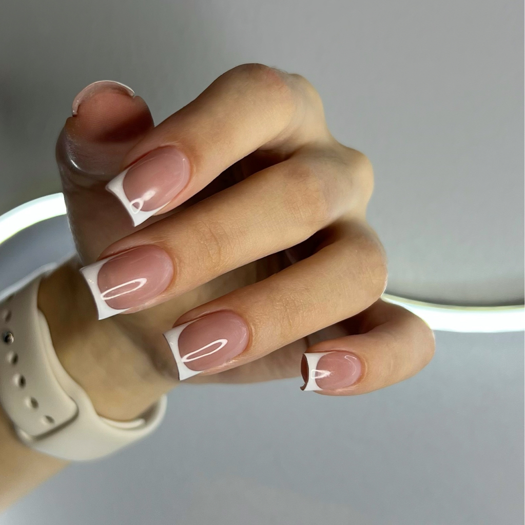 Маникюр с покрытием гель-лак, френч