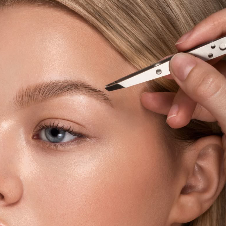 Коррекция бровей