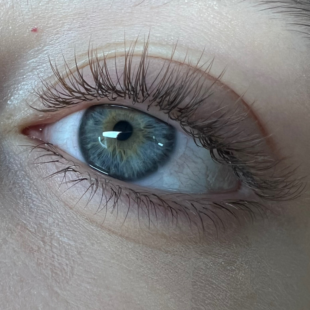 Наращивание нижних ресниц