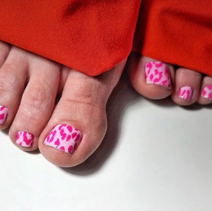 Педикюр аппаратный  пяточка/пальчики и покрытие лаком