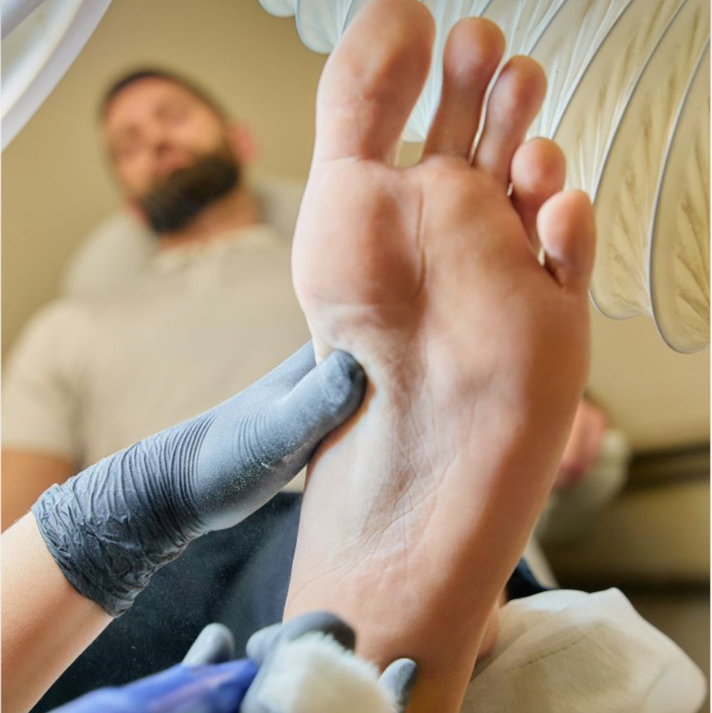 Мужской педикюр