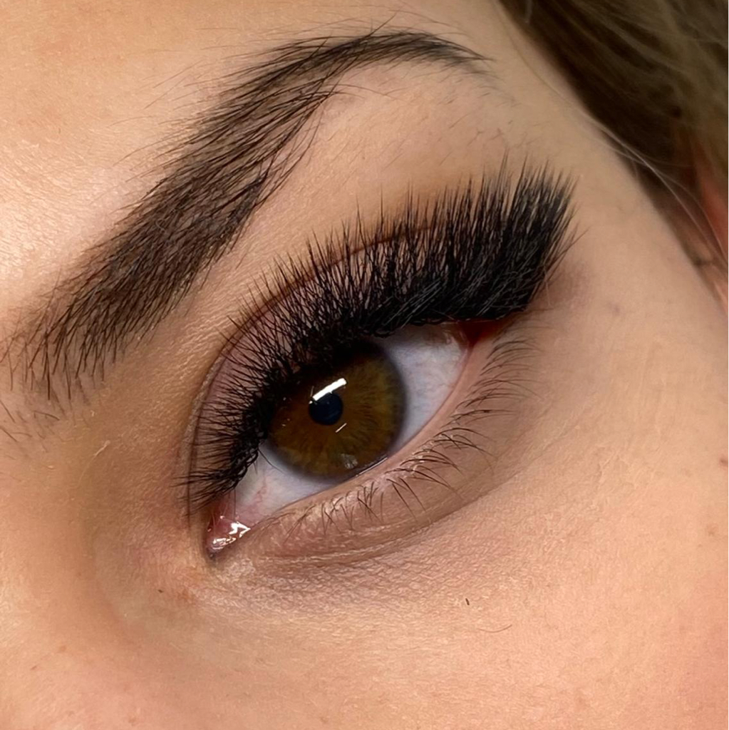 Mega Volume eyelash extensions (full set) with Albina