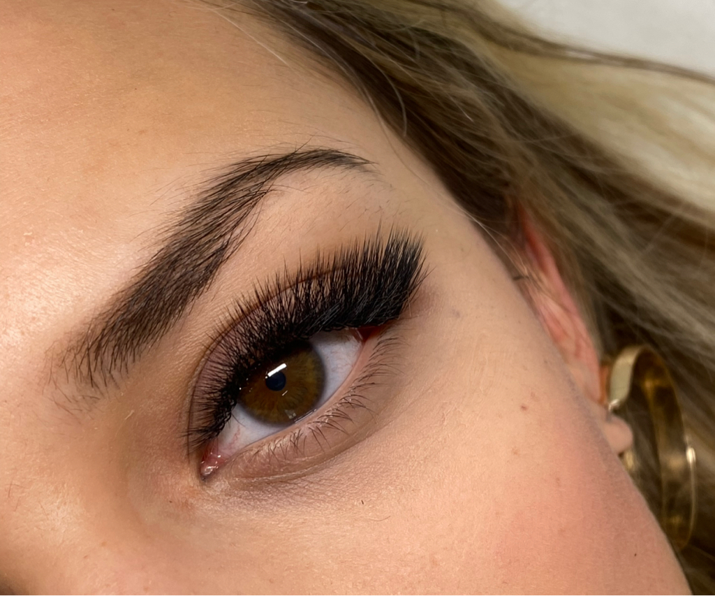 Mega volume eyelash extensions refill with Albina ( 2 weeks)