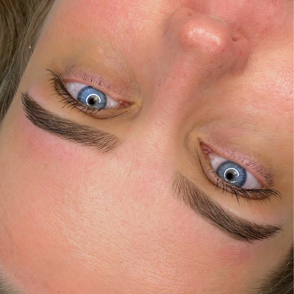 Brow shaping+ tinting