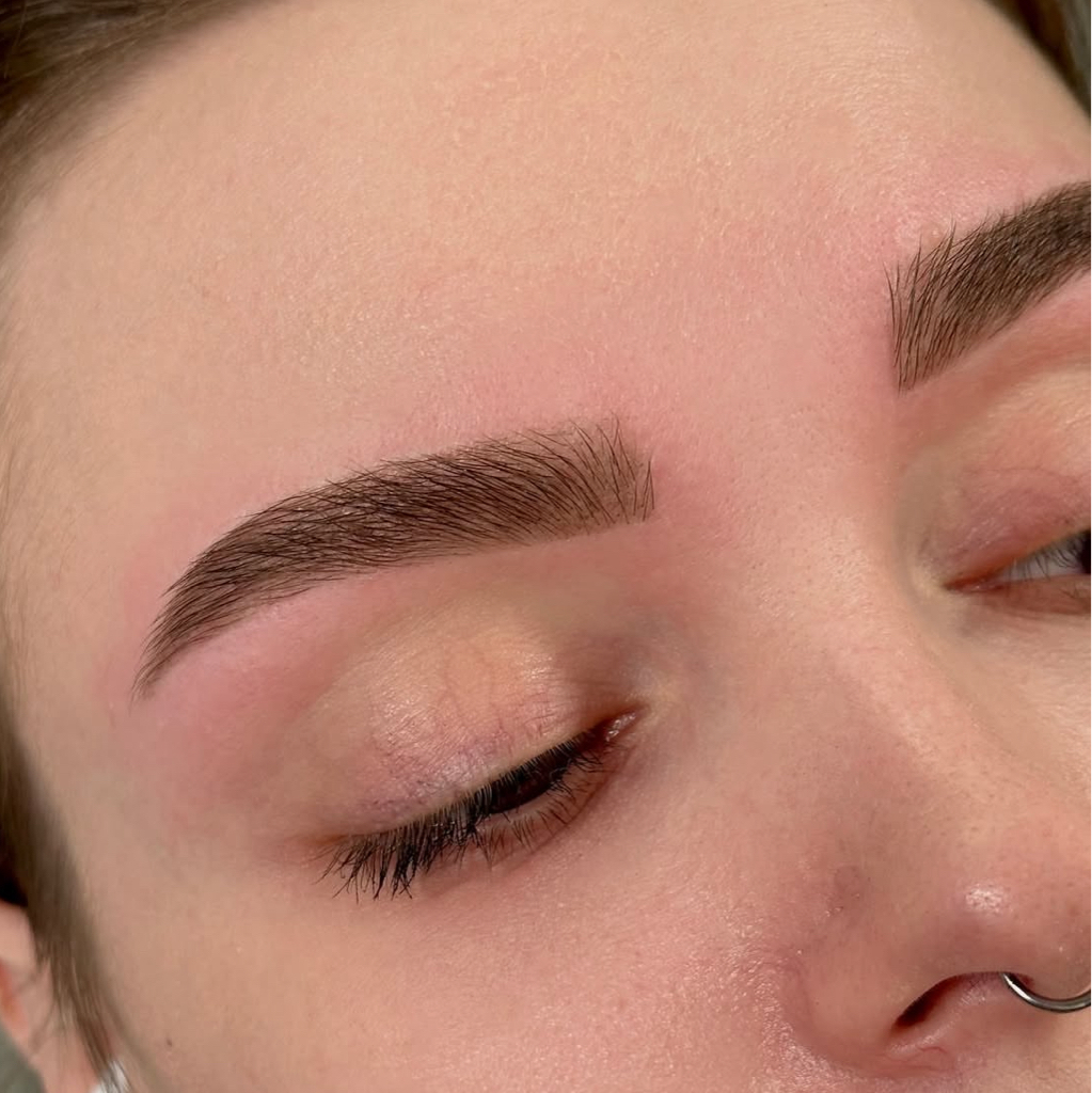 Коррекция + окрашивание бровей