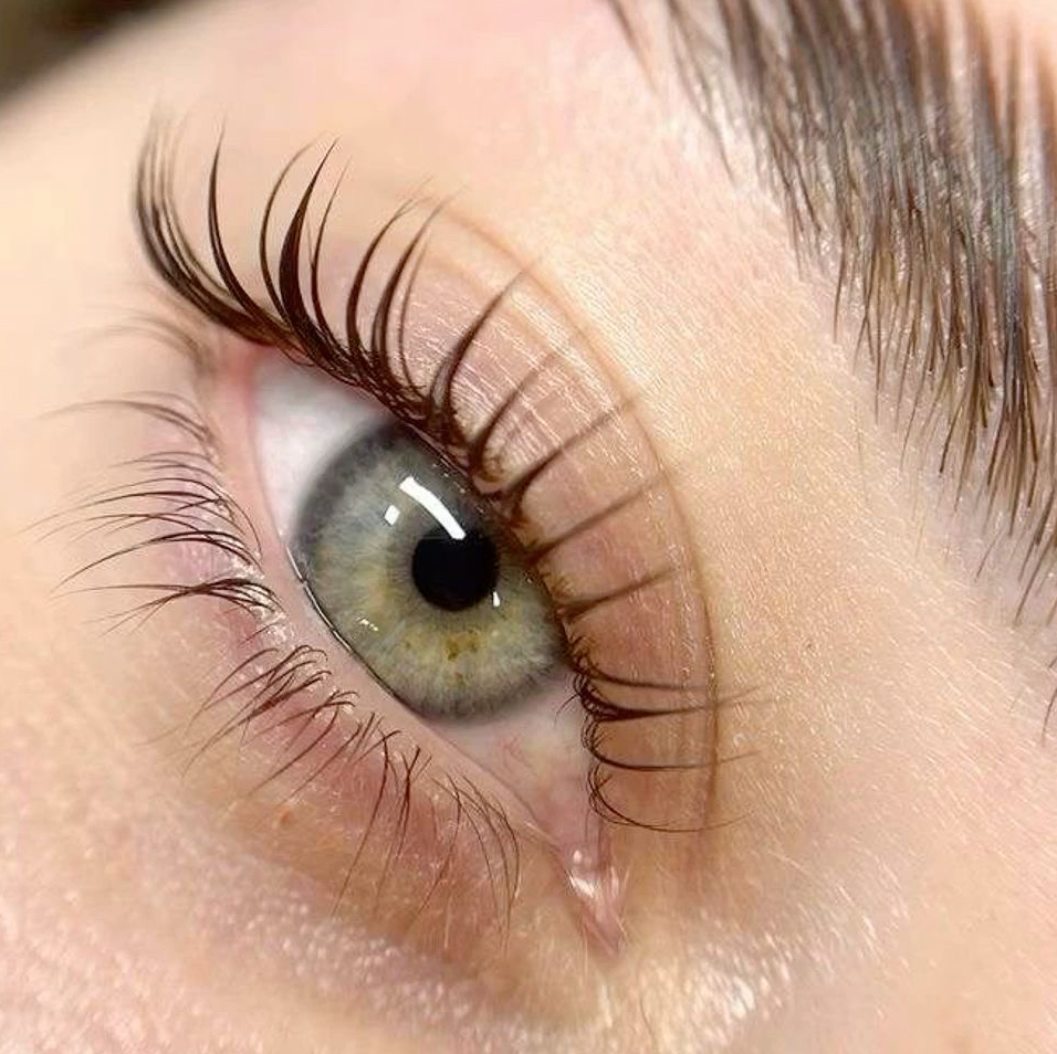 Ламинирование верхних ресниц + окрашивание + ботокс