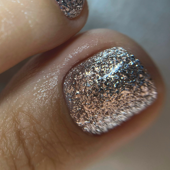 Педикюр без обработки стопы с покрытием гель-лак.