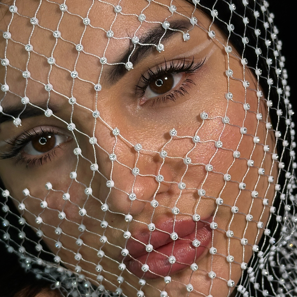 Акцентное наращивание фиксированная цена: уголки , акценты по зонам, лучевые, любой эффект и объем  с заполнением 70%, снятие входит в стоимость