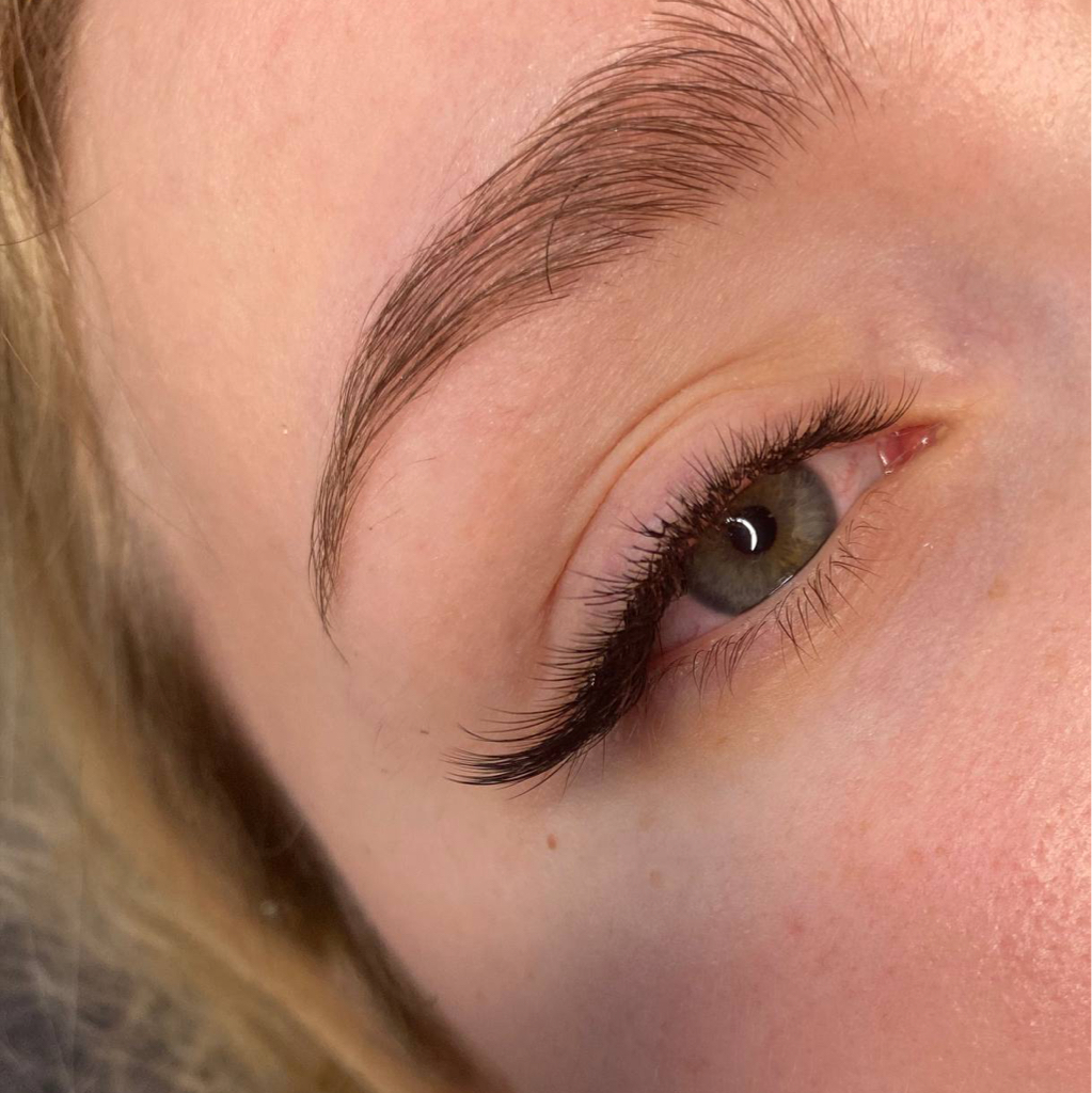 Наращивание ресниц 2D