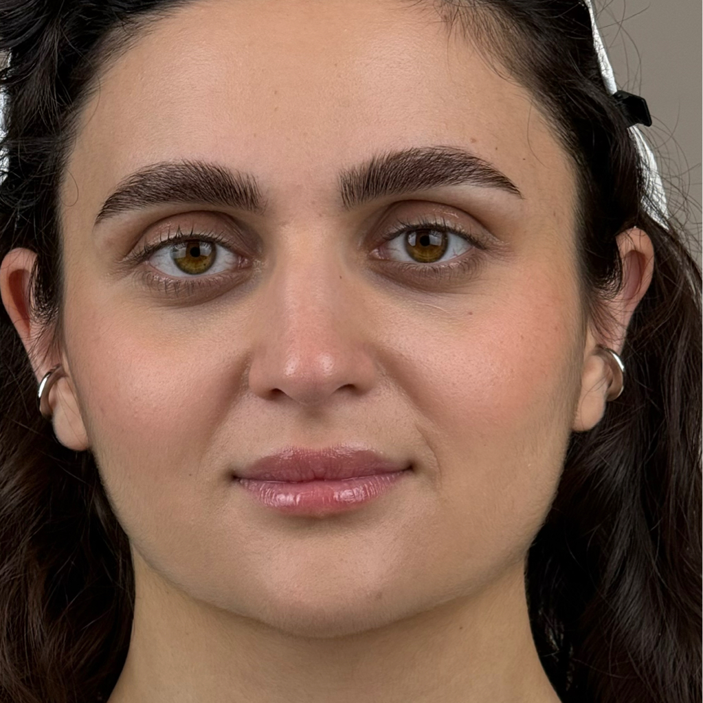 Прореживание бровей
(Коррекция вокруг входит в стоимость)