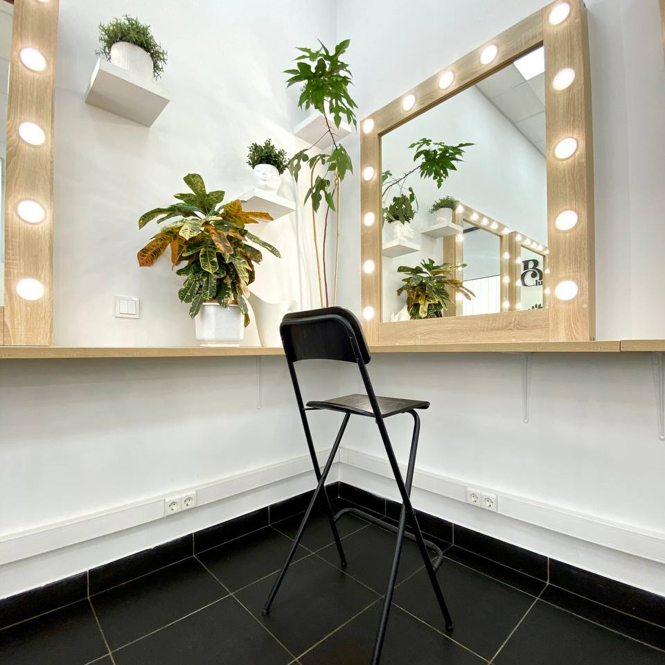 Визажист / lash&brow-мастер / место 1