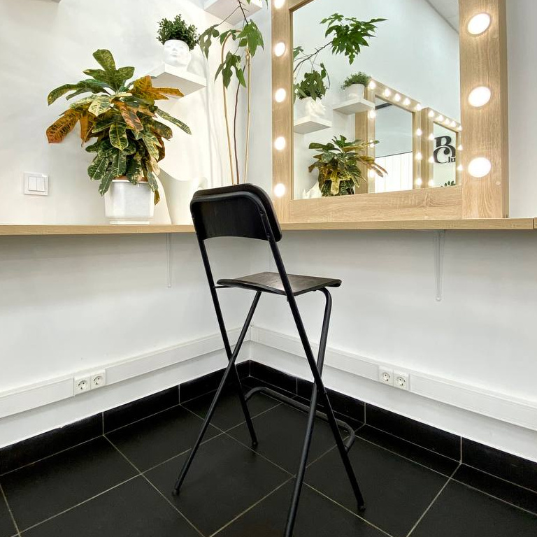 Визажист / lash&brow-мастер / место 5