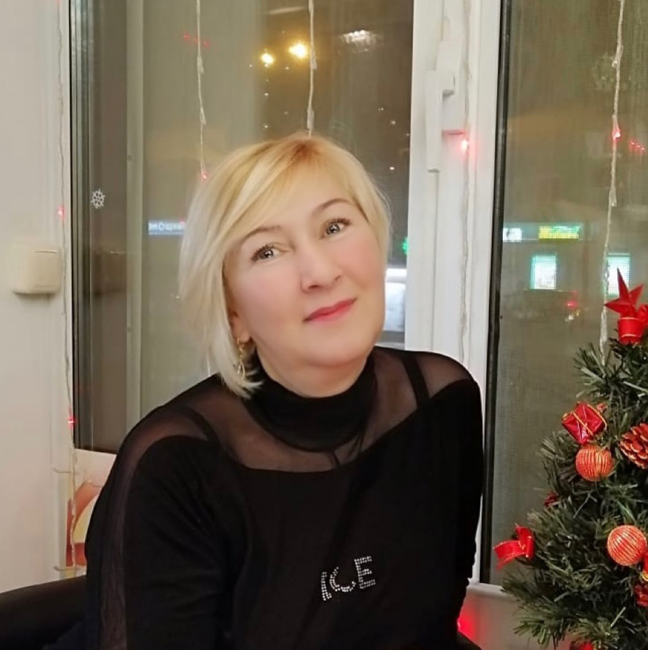 Надежда ( принимает на  Старых большевиков,3в)