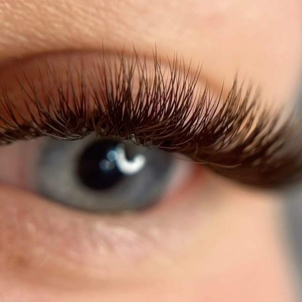 Наращивание ресниц в объеме 4D