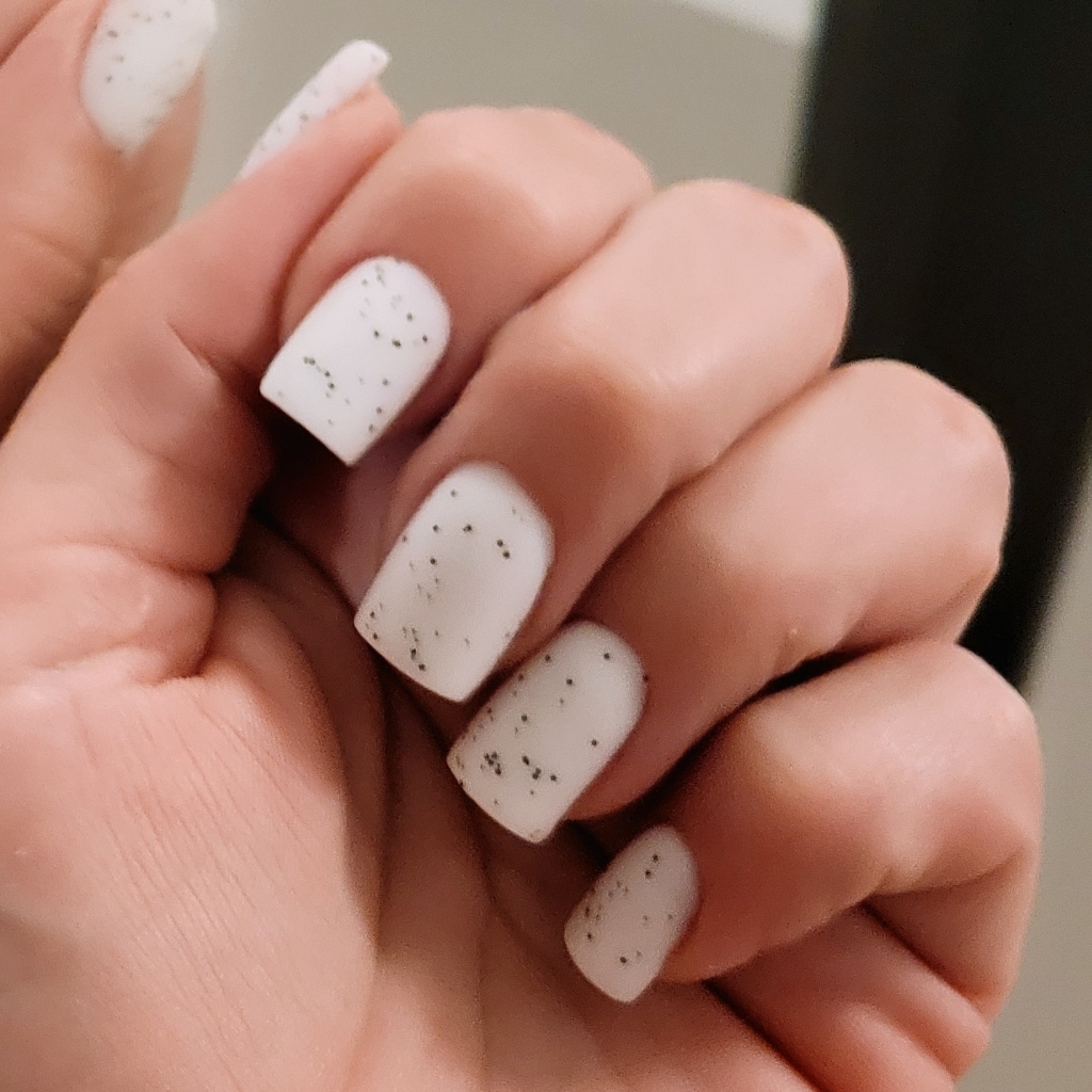 Маникюр с долговременным покрытием гель, короткая длина 1-2 мм