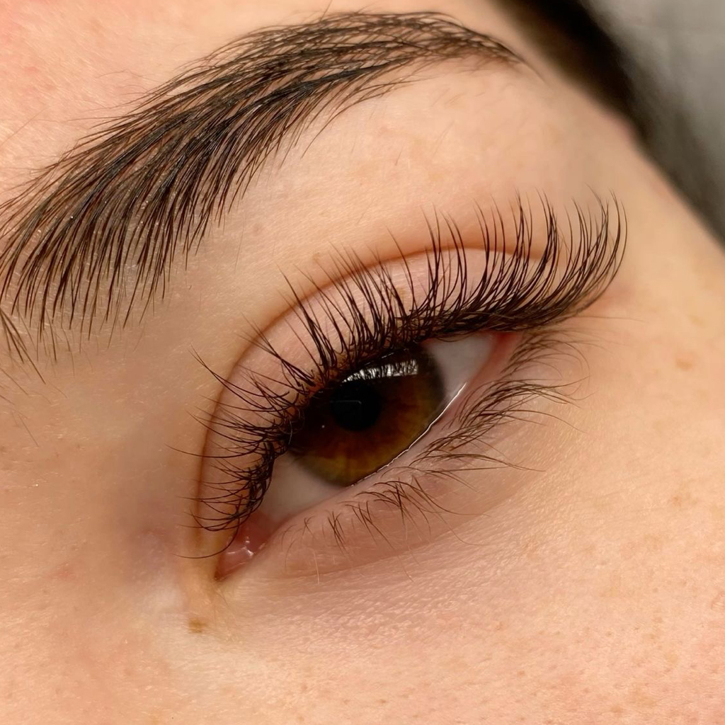 Наращивание ресниц классика