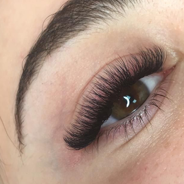 Наращивание ресниц 4D