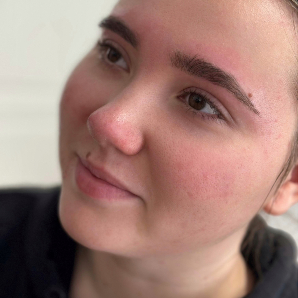 Коррекция бровей