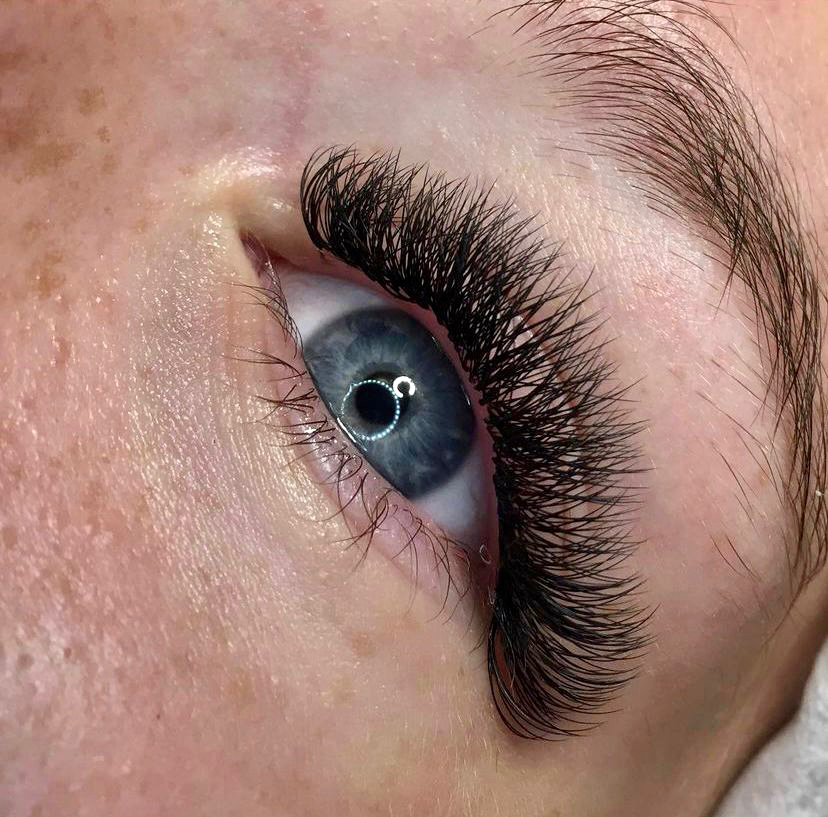 Наращивание ресниц 3D