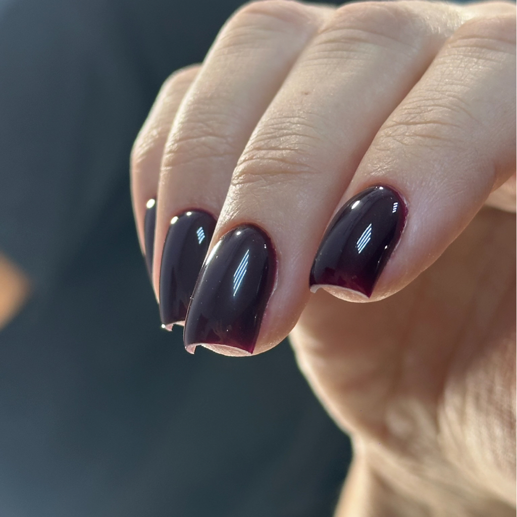 Маникюр с покрытием гель-лак ( однотон и короткие ногти)

В стоимость входит укрепление и восстановление  архитектуры ногтя .