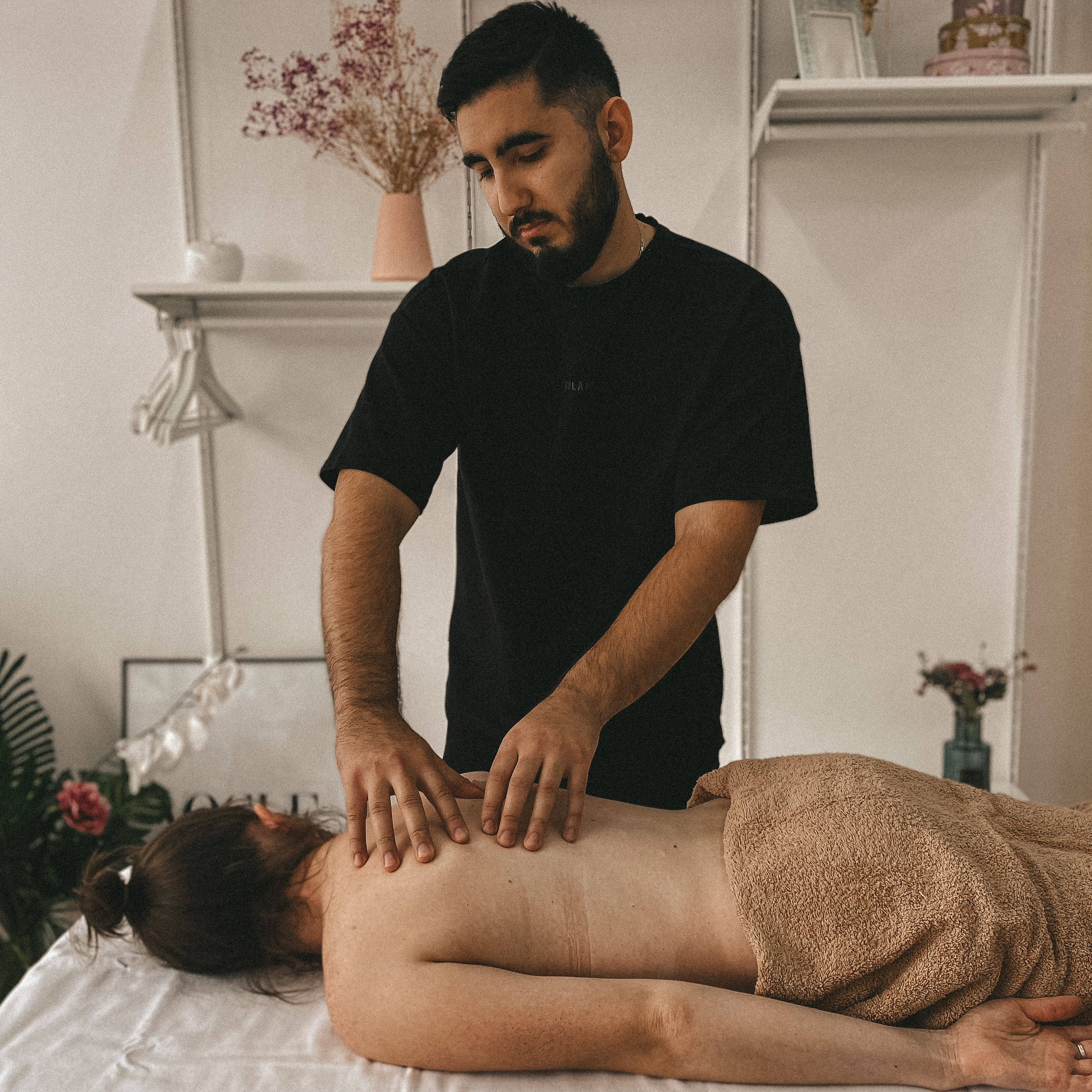 Массаж спины и шеи/общий массаж (на выбор)