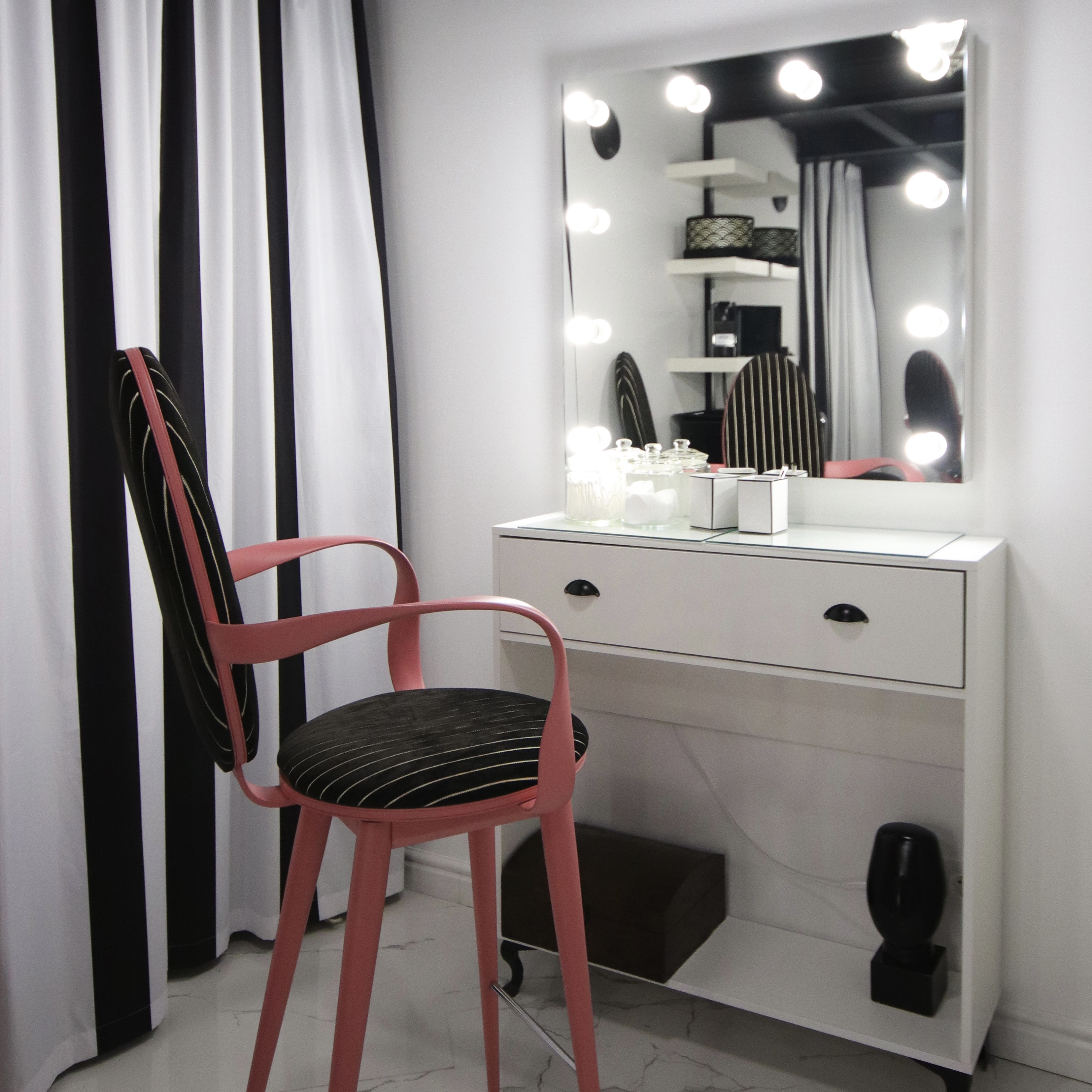 Кабинет визажиста / бровиста