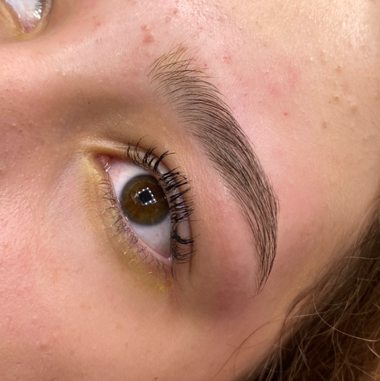 Коррекция бровей