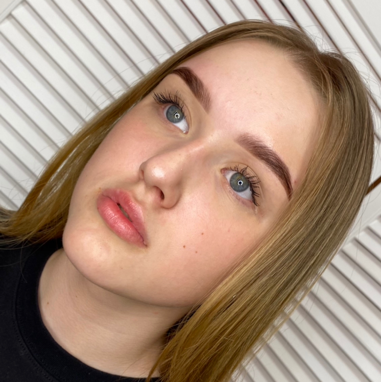 Коррекция и окрашивание бровей