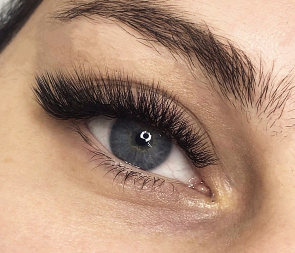 Наращивание ресниц