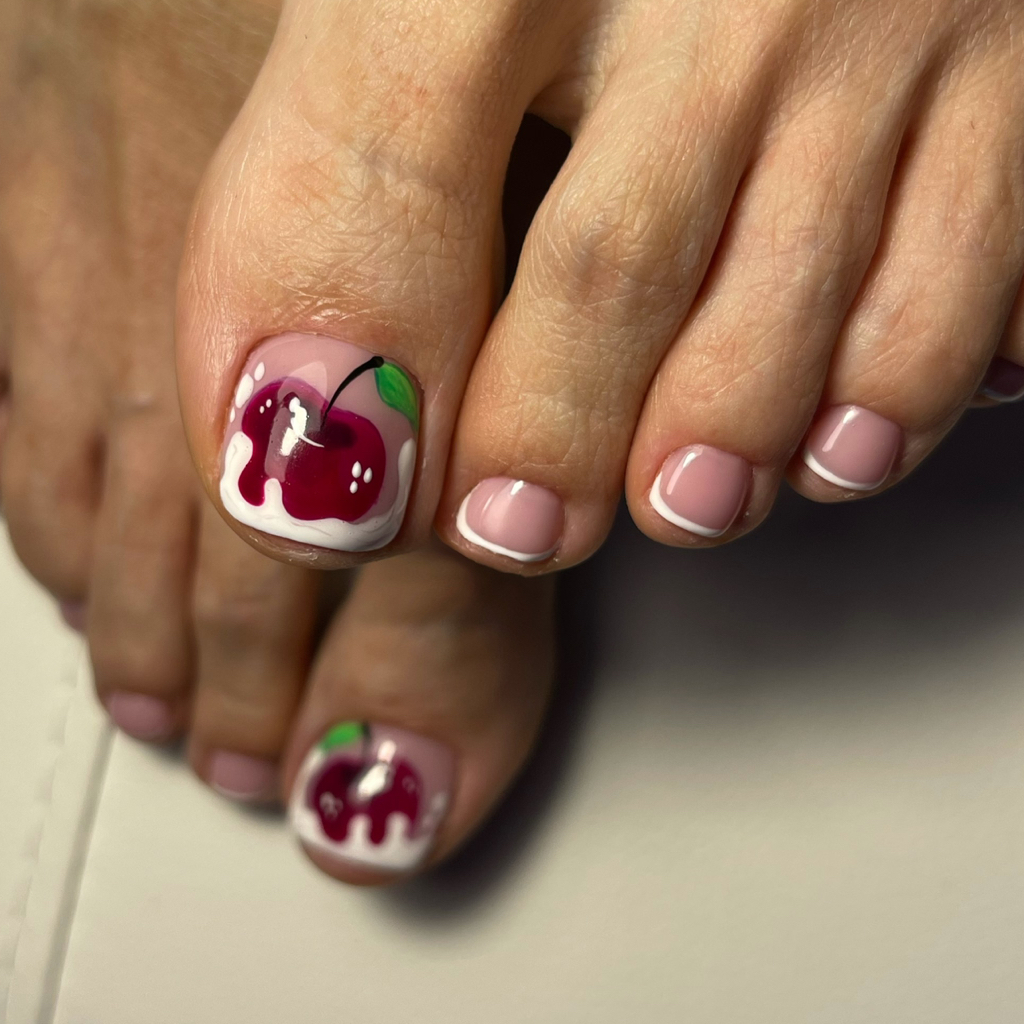 Покрытие гель-лак на ножках