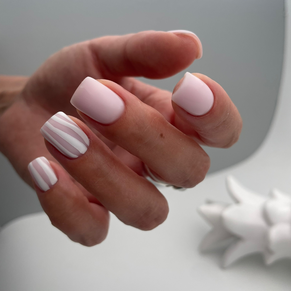 Маникюр + покрытие (НЮД)  (Без снятия,укрепление входит )