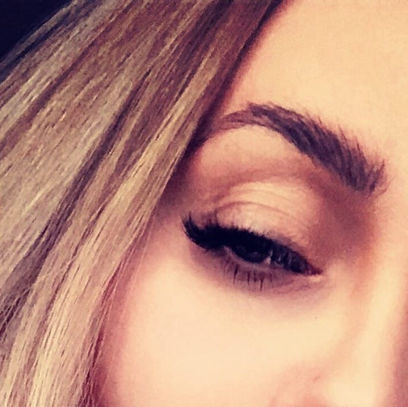 Окрашивание ресниц + ( нанесение питание и увлажнение ресниц)